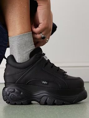 Buffalo London chunky sneakers in black Sz 40 Or 9/9.5